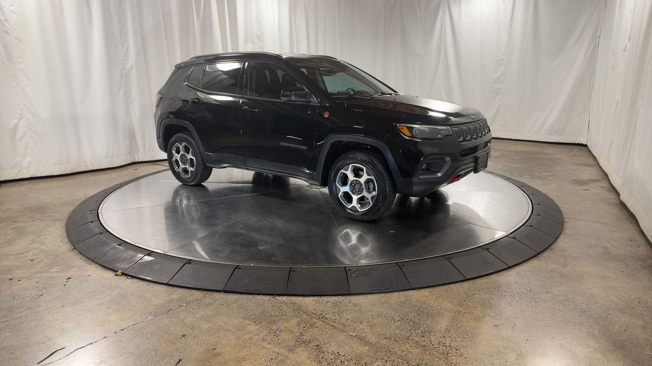 Used 2022 Jeep Compass Trailhawk w/ Trailhawk Elite Group image 2