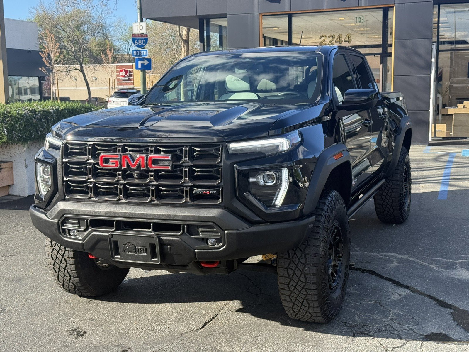 Used 2024 GMC Canyon AT4X w/ AT4X AEV Edition image 4