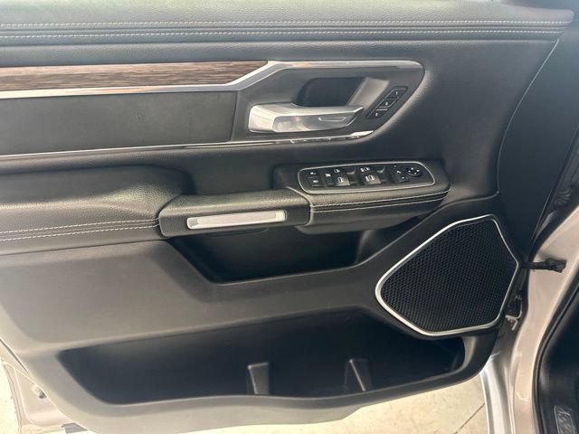 Used 2019 RAM 1500 Laramie AWD/4WD image 17