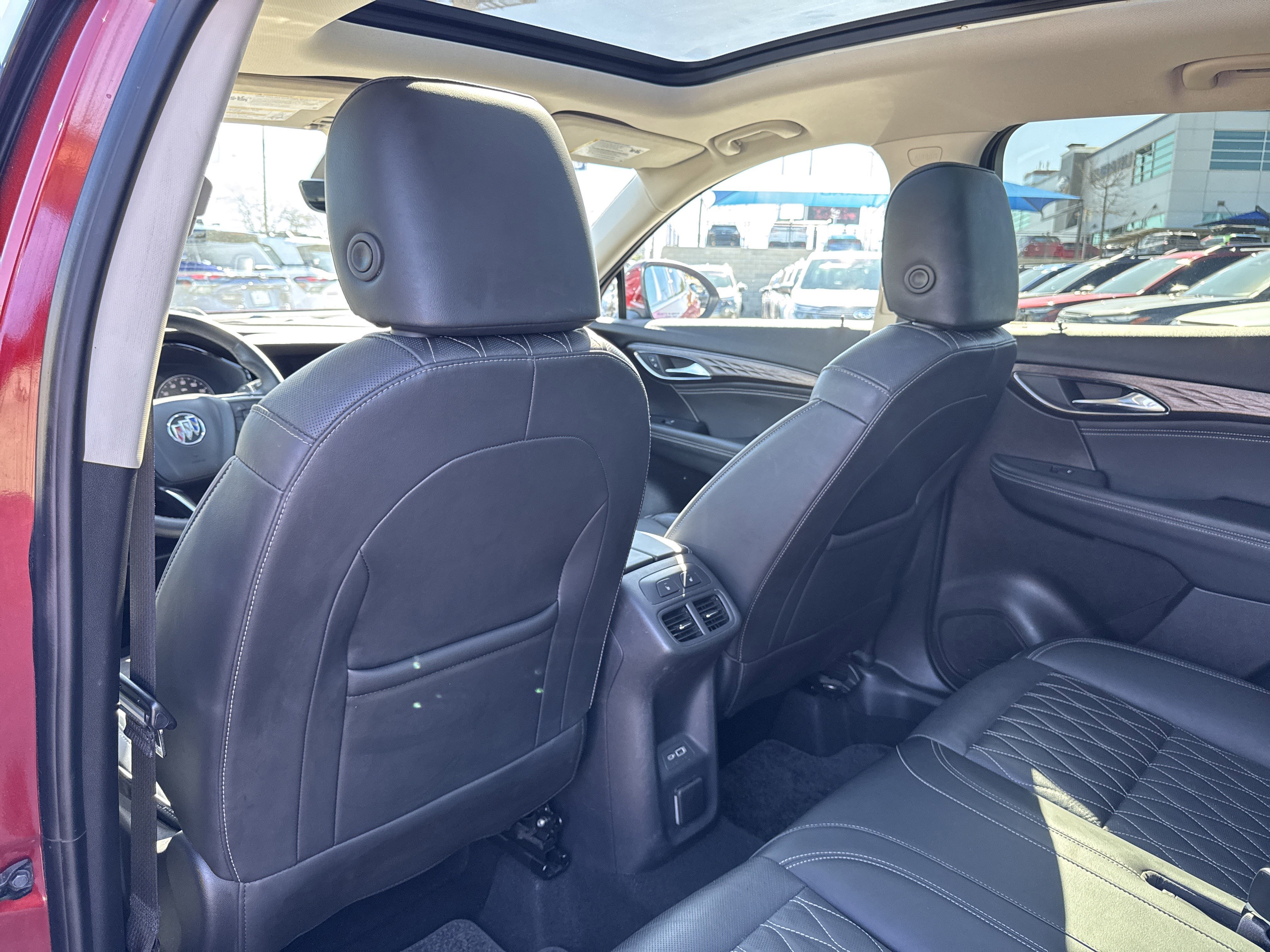 Used 2023 Buick Envision Avenir image 27