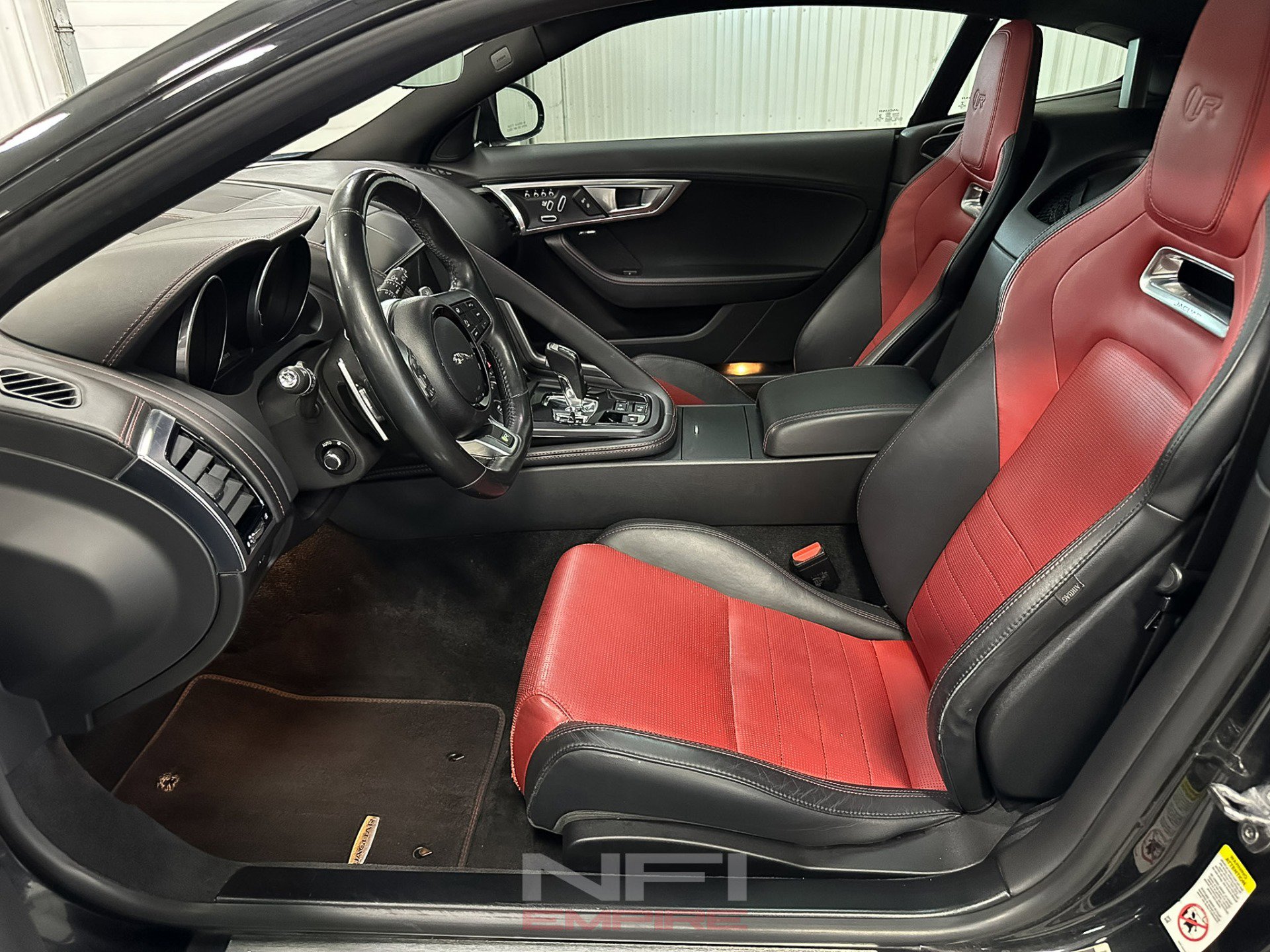 Used 2018 Jaguar F-TYPE R AWD/4WD image 33