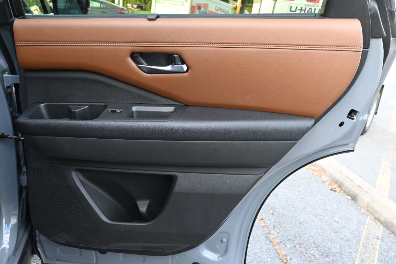 Used 2023 Nissan Pathfinder Platinum AWD/4WD image 32