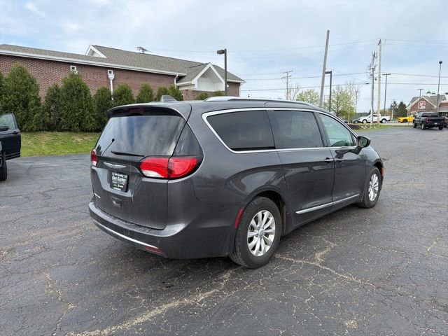 Used 2018 Chrysler Pacifica Touring-L Plus image 7