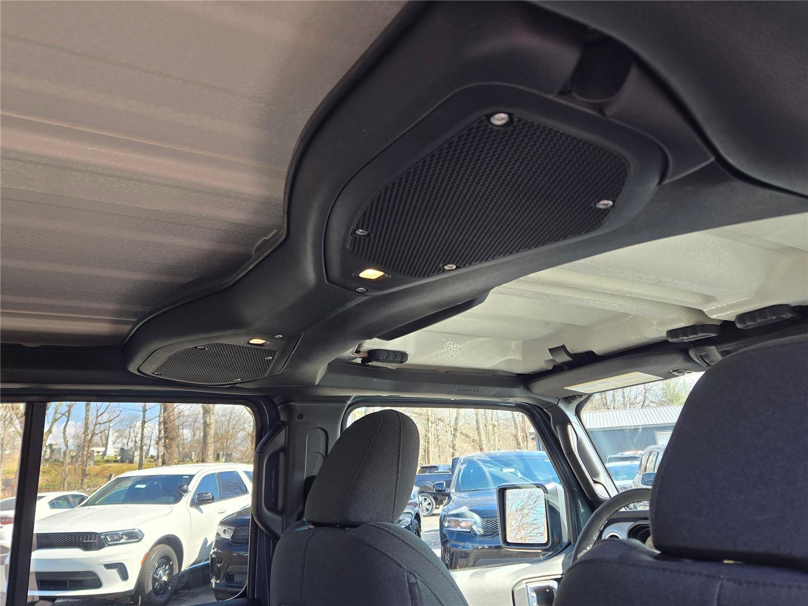 Used 2025 Jeep Wrangler Sahara AWD/4WD image 8
