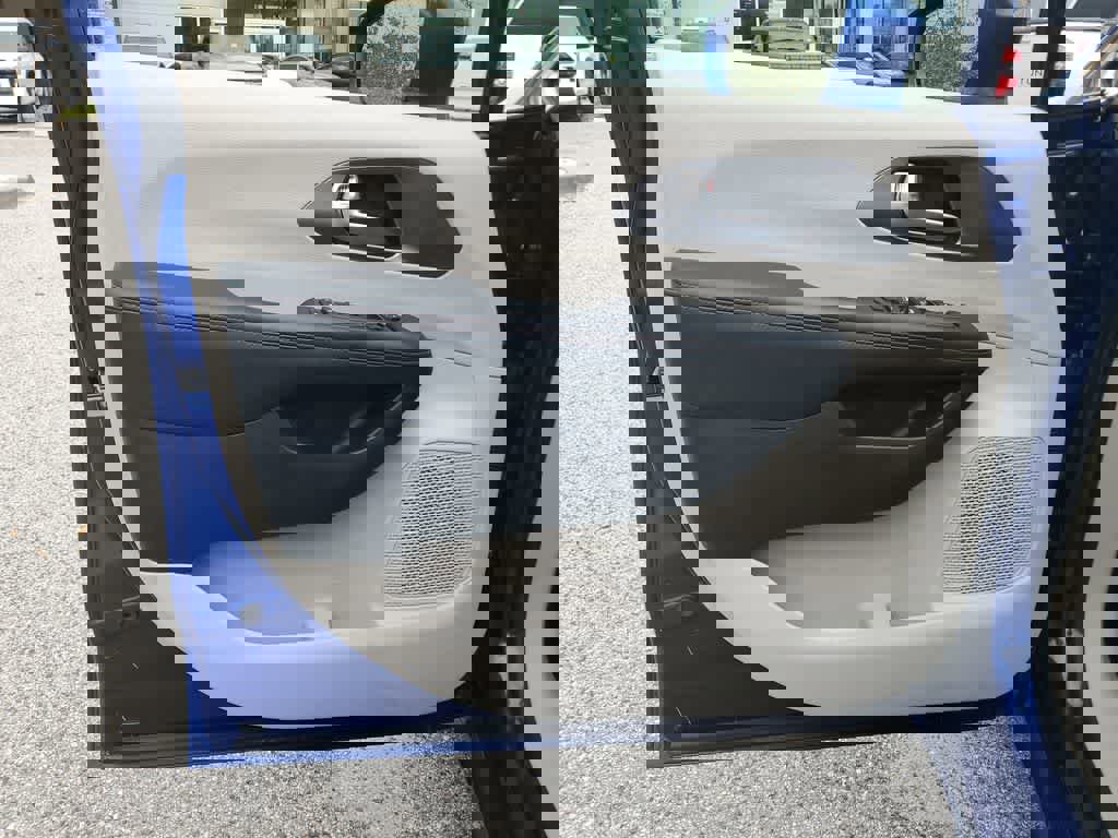 Used 2020 Chrysler Pacifica Touring w/ Tire & Wheel Group image 15