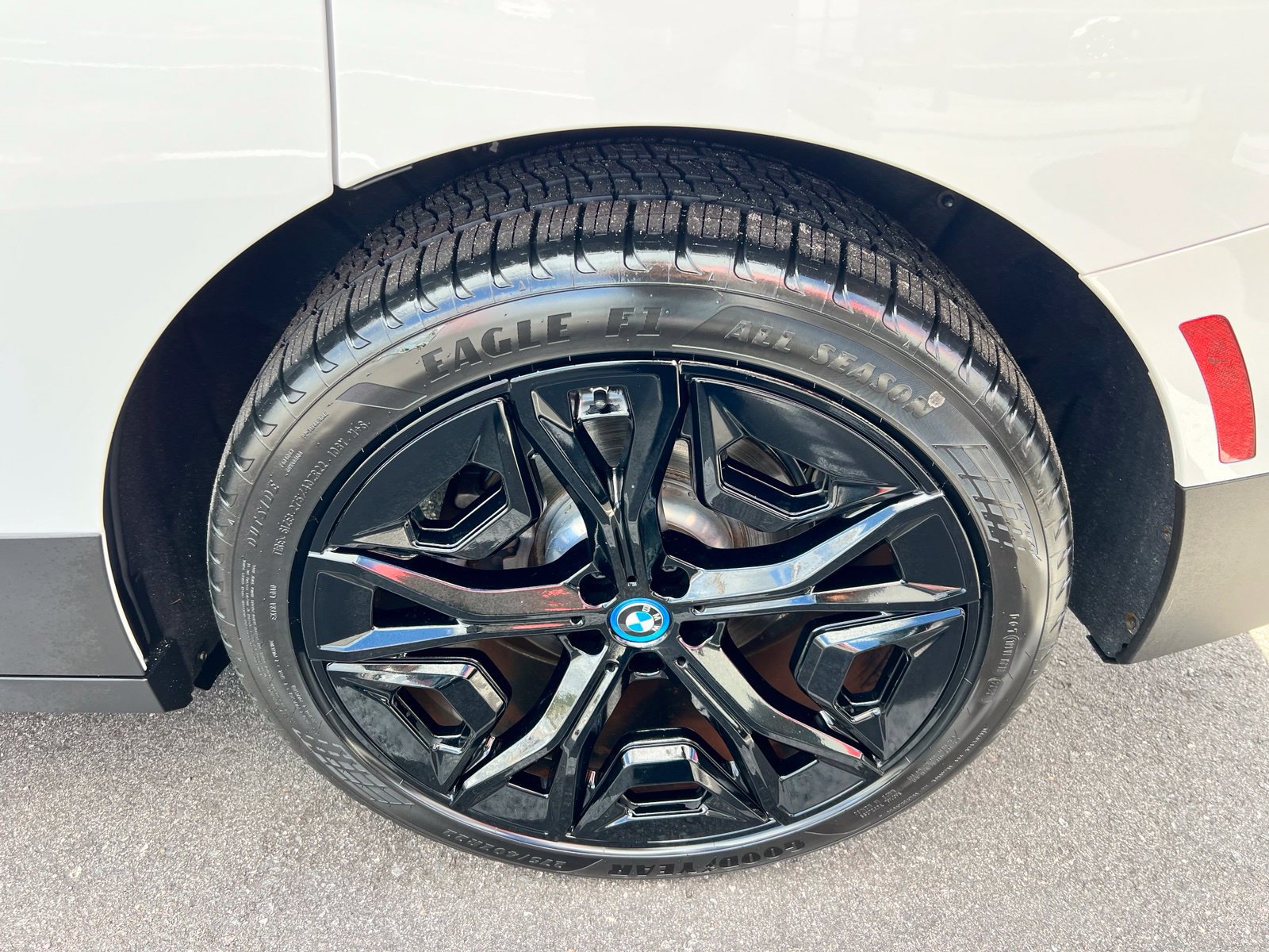 Used 2024 BMW iX xDrive50 w/ Convenience Package AWD/4WD image 12