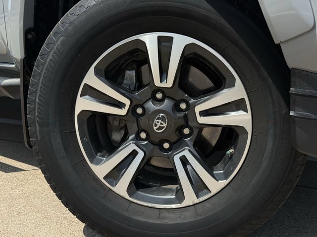 Used 2018 Toyota Tacoma TRD Sport w/ Technology Package RWD image 9