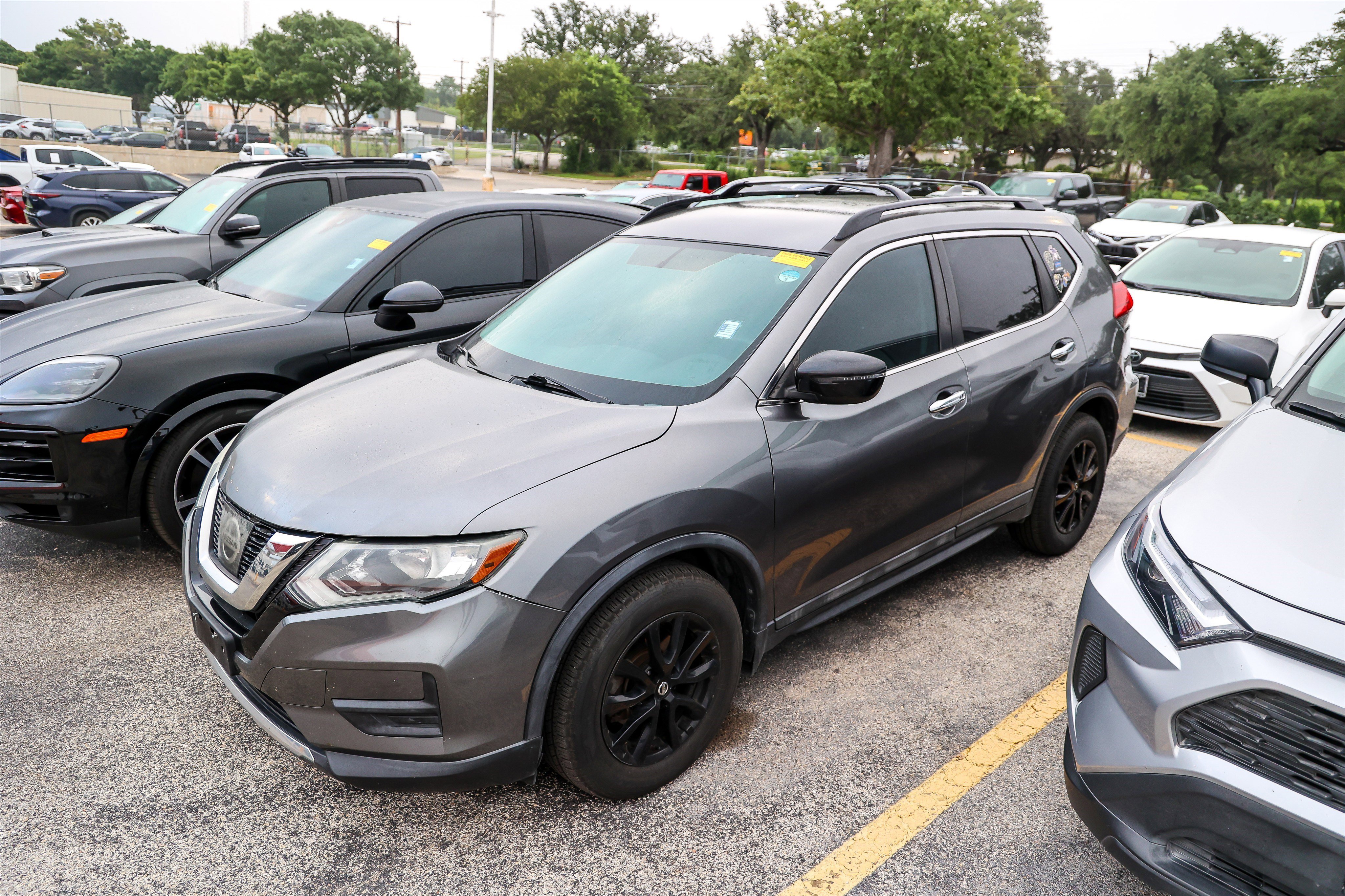 Used 2017 Nissan Rogue SV w/ Midnight Edition FWD image 3