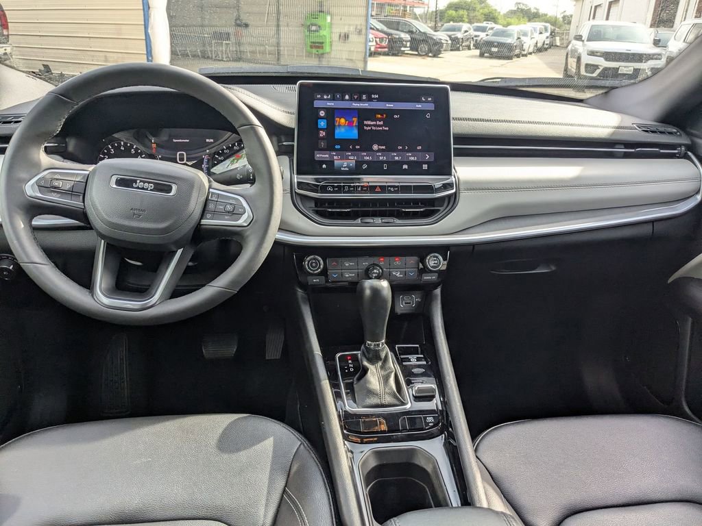 Used 2025 Jeep Compass Limited image 24