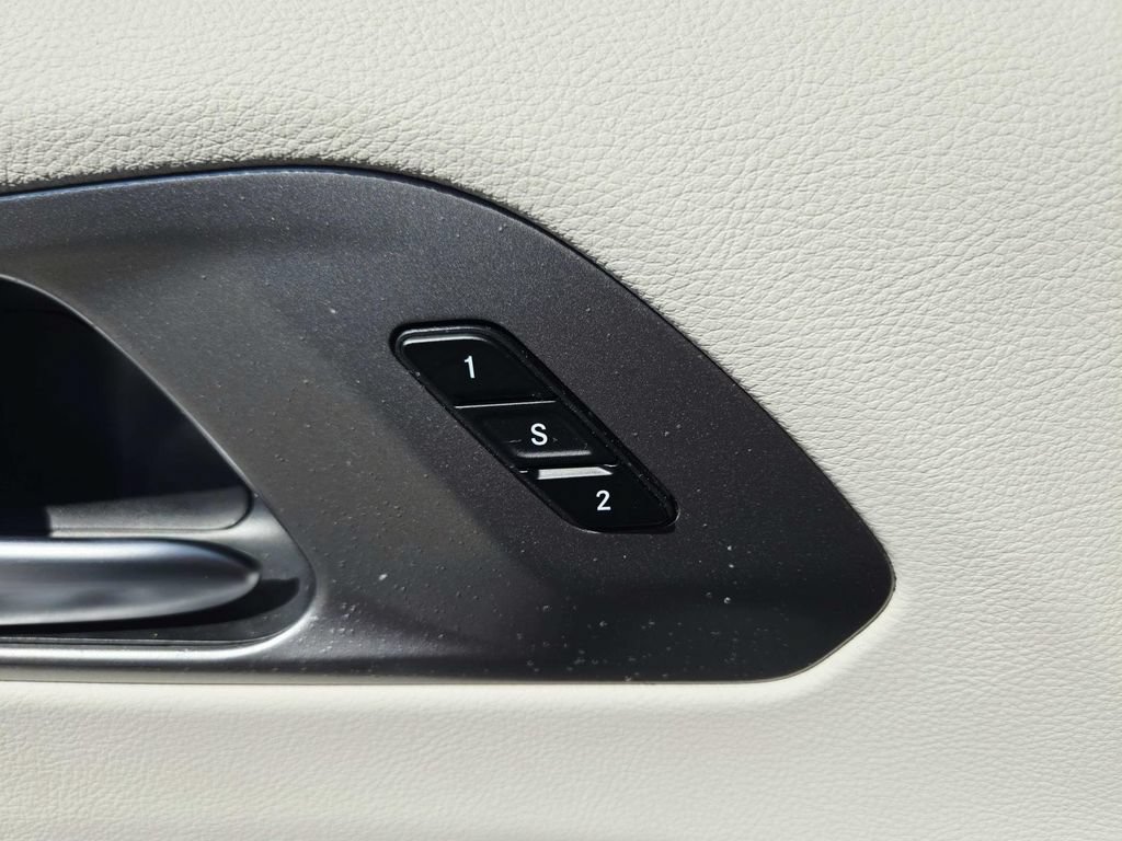 Certified 2024 Chrysler Pacifica Touring-L AWD/4WD image 36