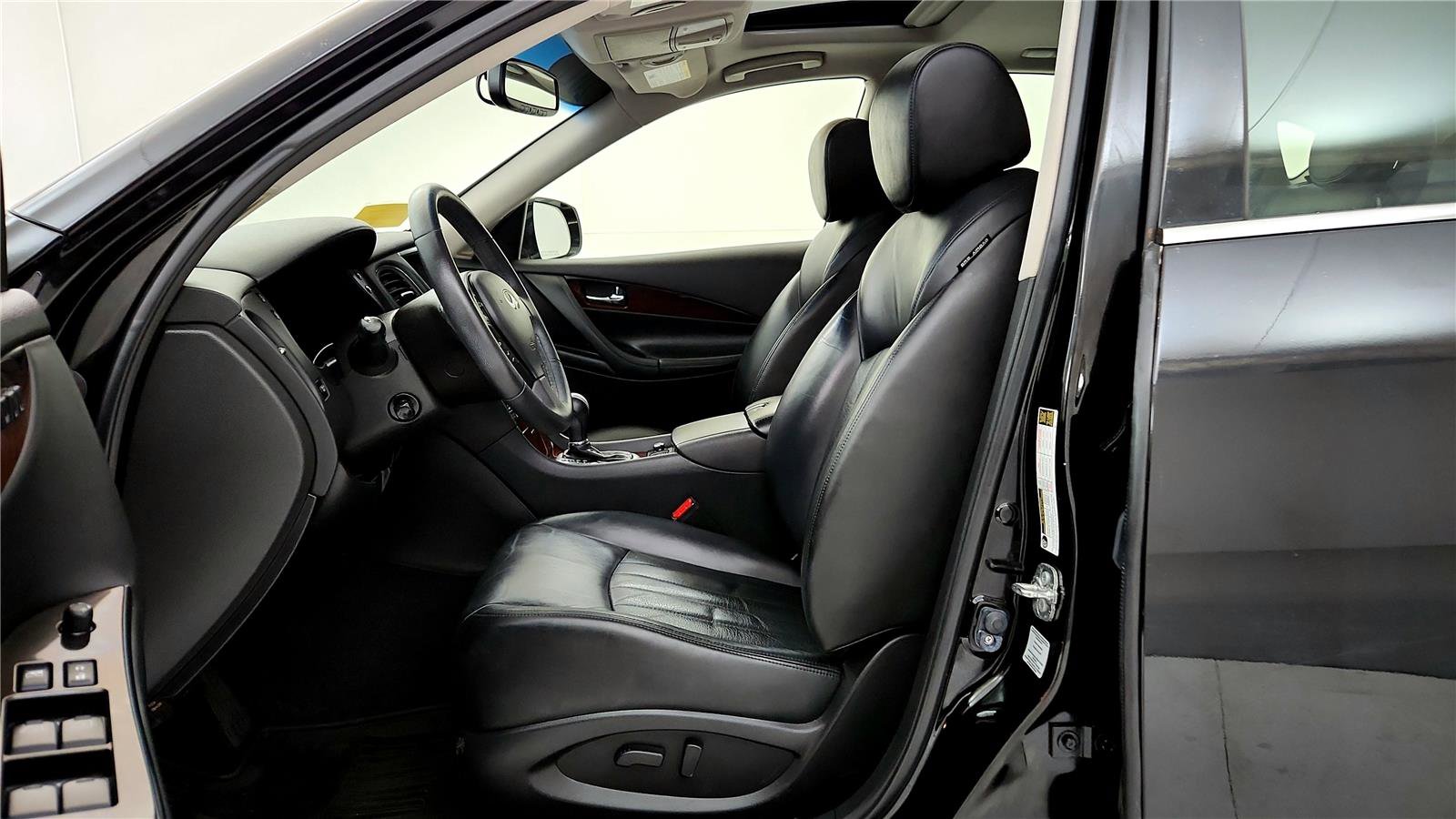 Used 2017 INFINITI QX50 AWD w/ Premium Plus Package image 25