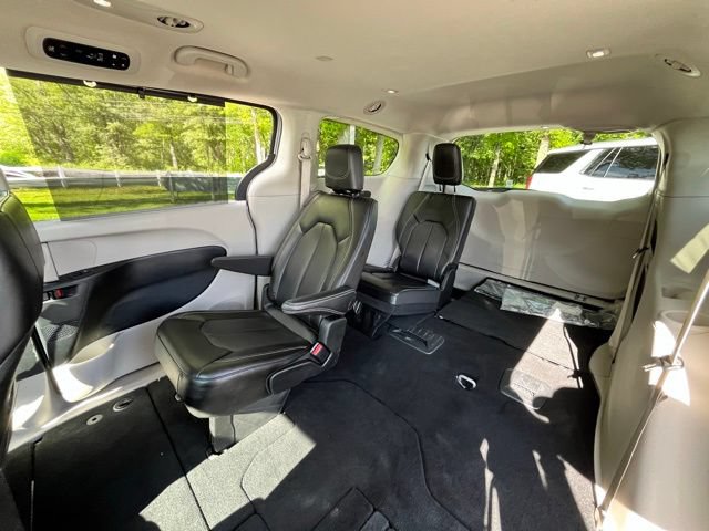 Used 2023 Chrysler Pacifica Touring-L FWD image 22