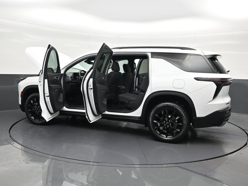 Used 2025 Chevrolet Traverse LT w/ Midnight/Sport Edition FWD image 36