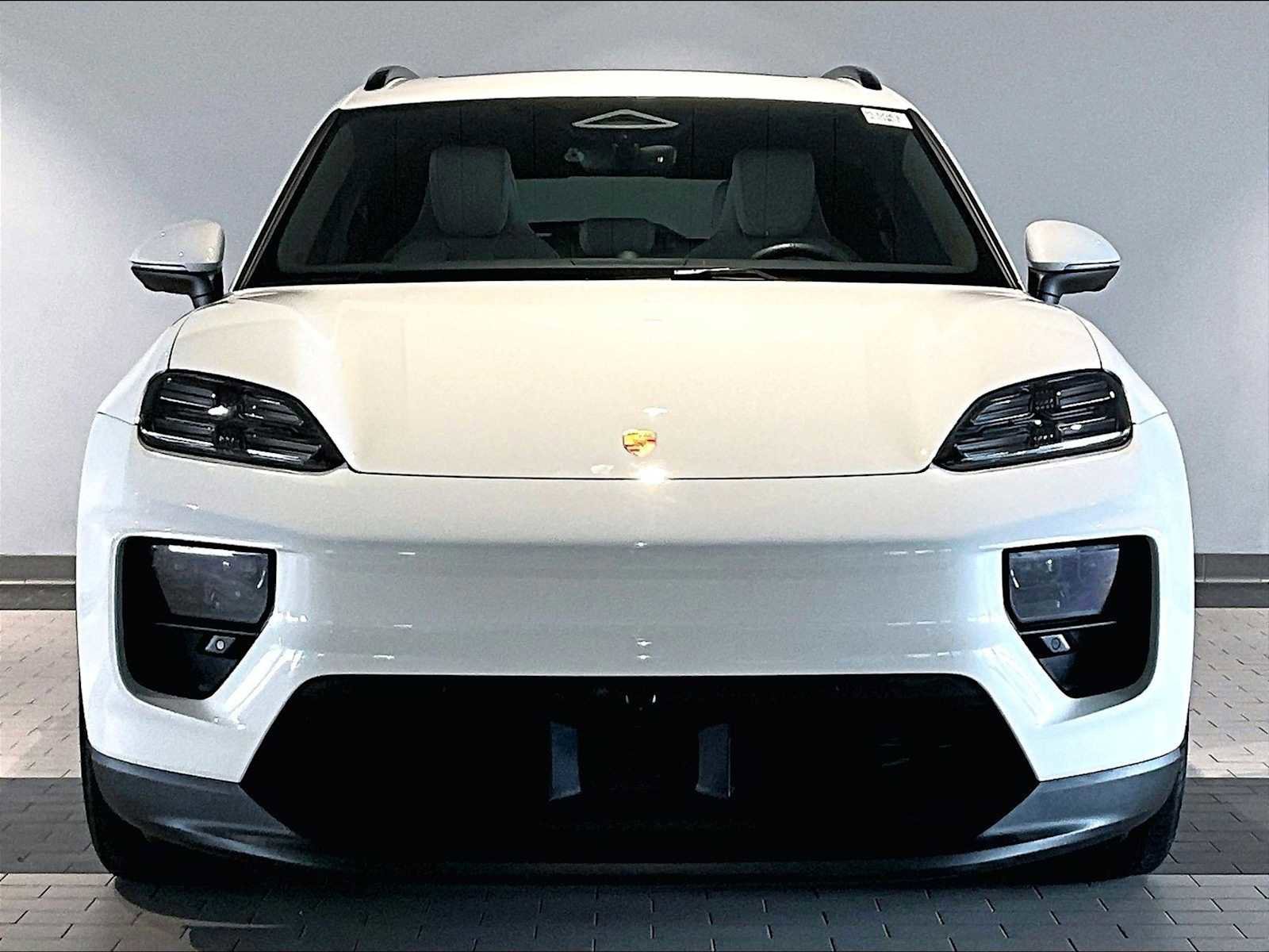 Used 2025 Porsche Macan 4 Electric image 13