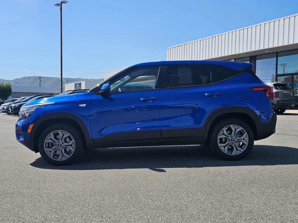 Used 2024 Kia Seltos LX AWD/4WD image 2