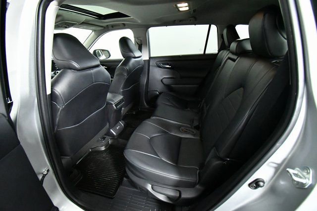 Used 2023 Toyota Highlander XLE image 24