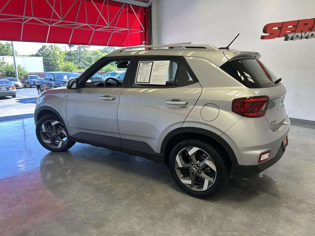 Used 2025 Hyundai Venue SEL FWD image 6