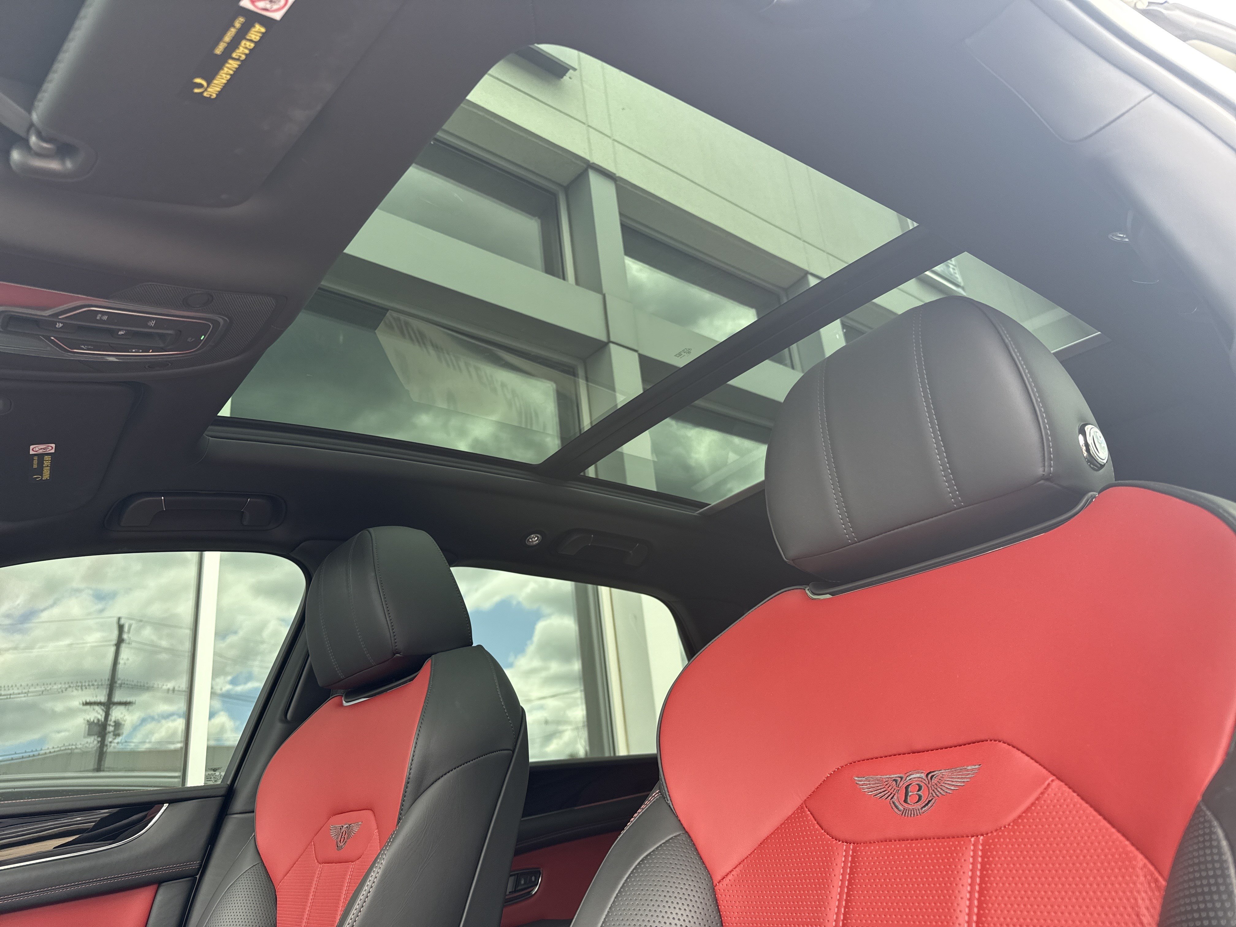Used 2022 Bentley Bentayga AWD/4WD image 16