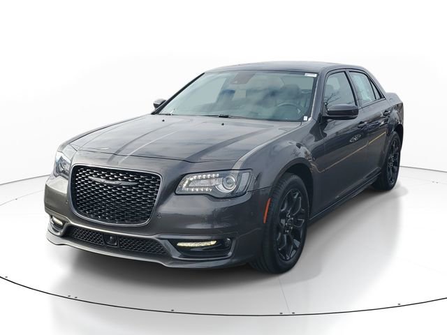 Used 2023 Chrysler 300 Touring L w/ Safetytec Plus Group image 2