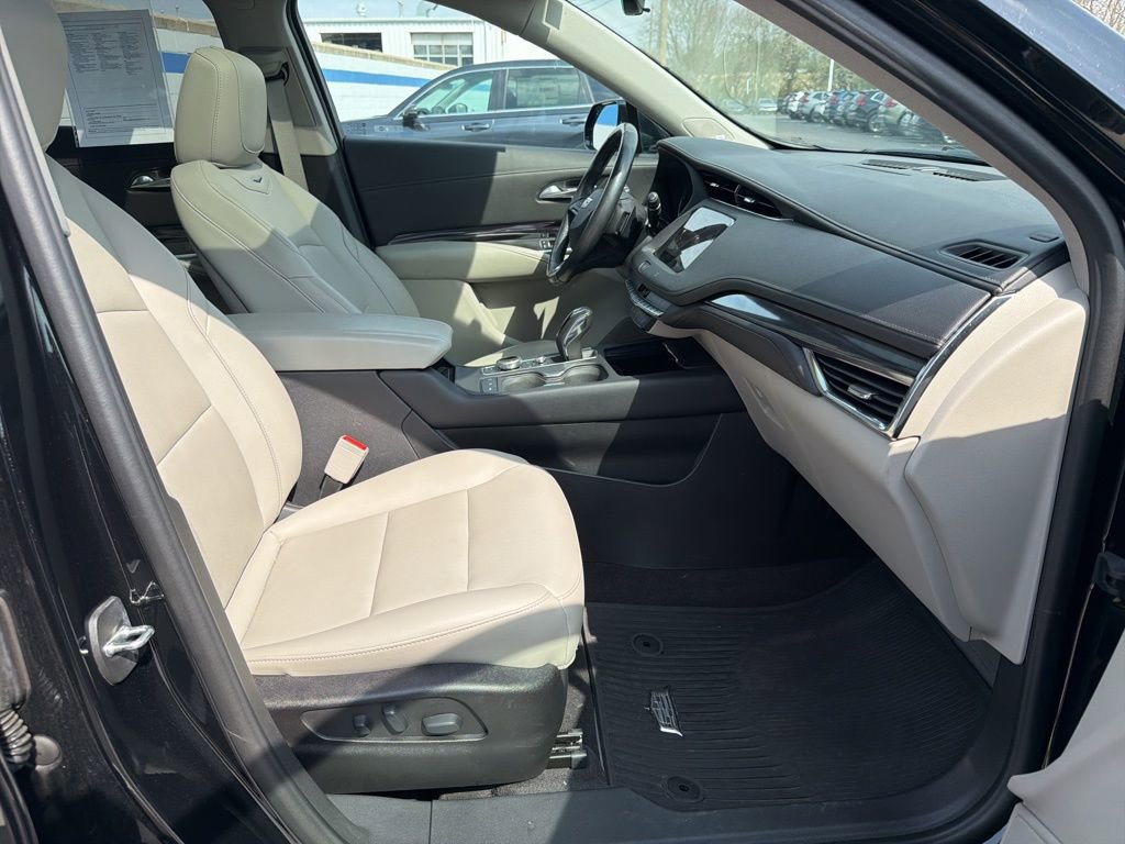 Used 2019 Cadillac XT4 Luxury w/ Cold Weather Package image 24