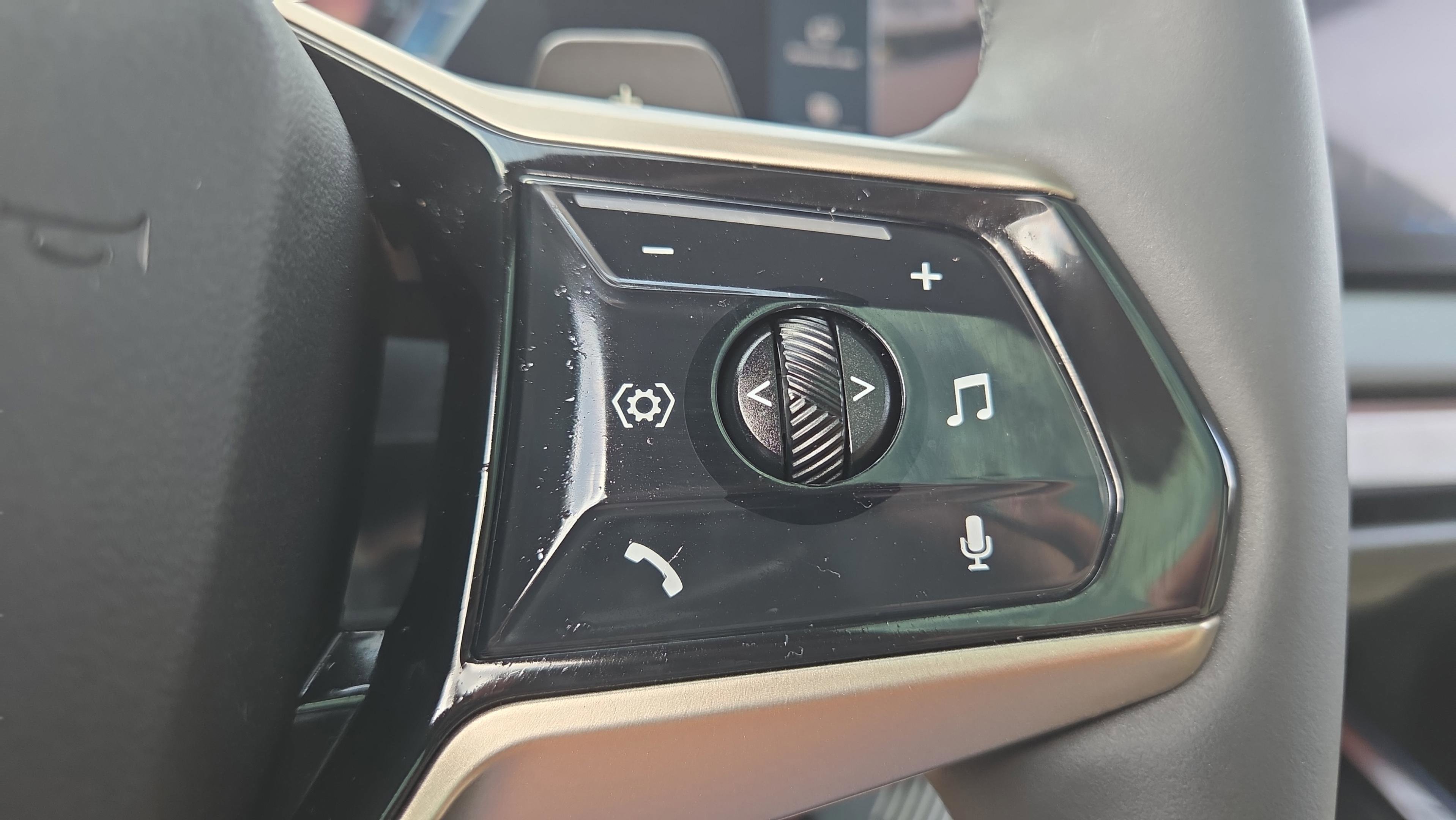 Certified 2025 BMW X3 xDrive30i w/ Convenience Package image 25