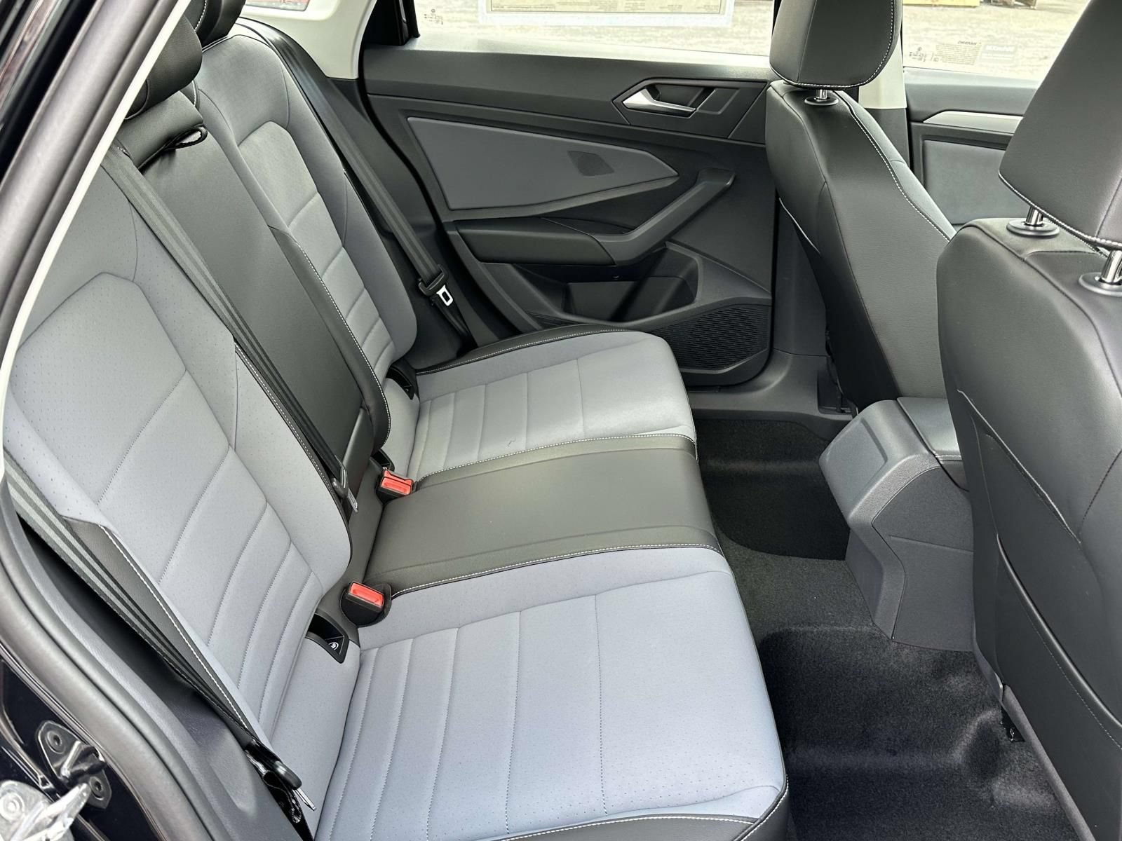 New 2026 Volkswagen Jetta SE FWD image 15