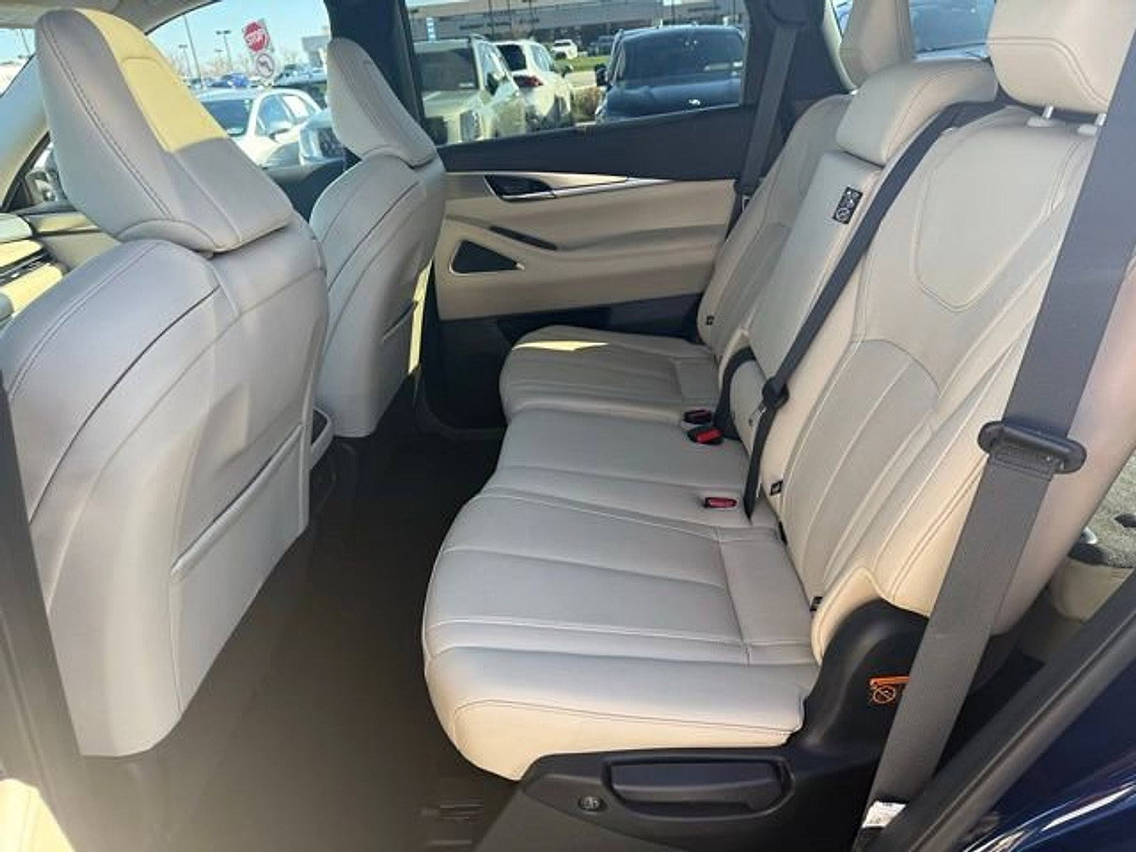 Used 2025 INFINITI QX60 Luxe w/ Lighting Package (N94) image 12