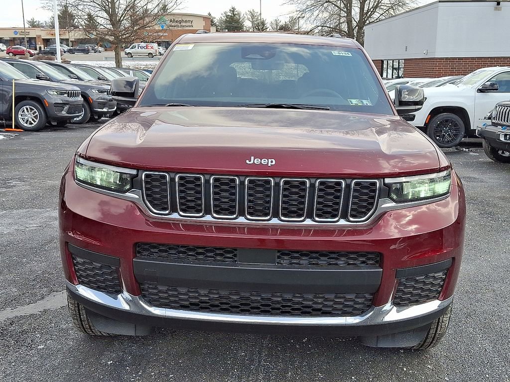 New 2025 Jeep Grand Cherokee L Laredo image 2