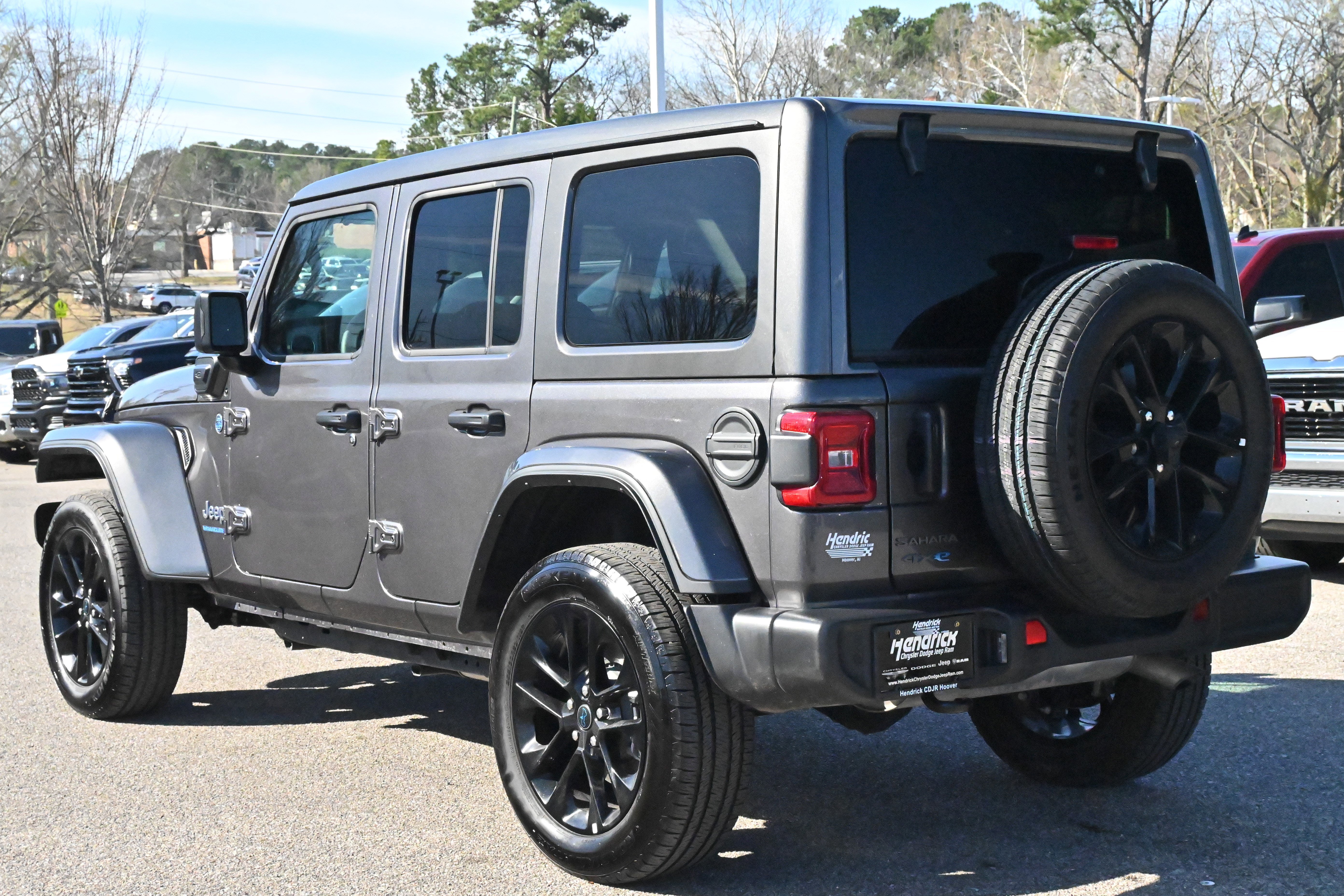 Used 2025 Jeep Wrangler Sahara w/ Safety Group image 14