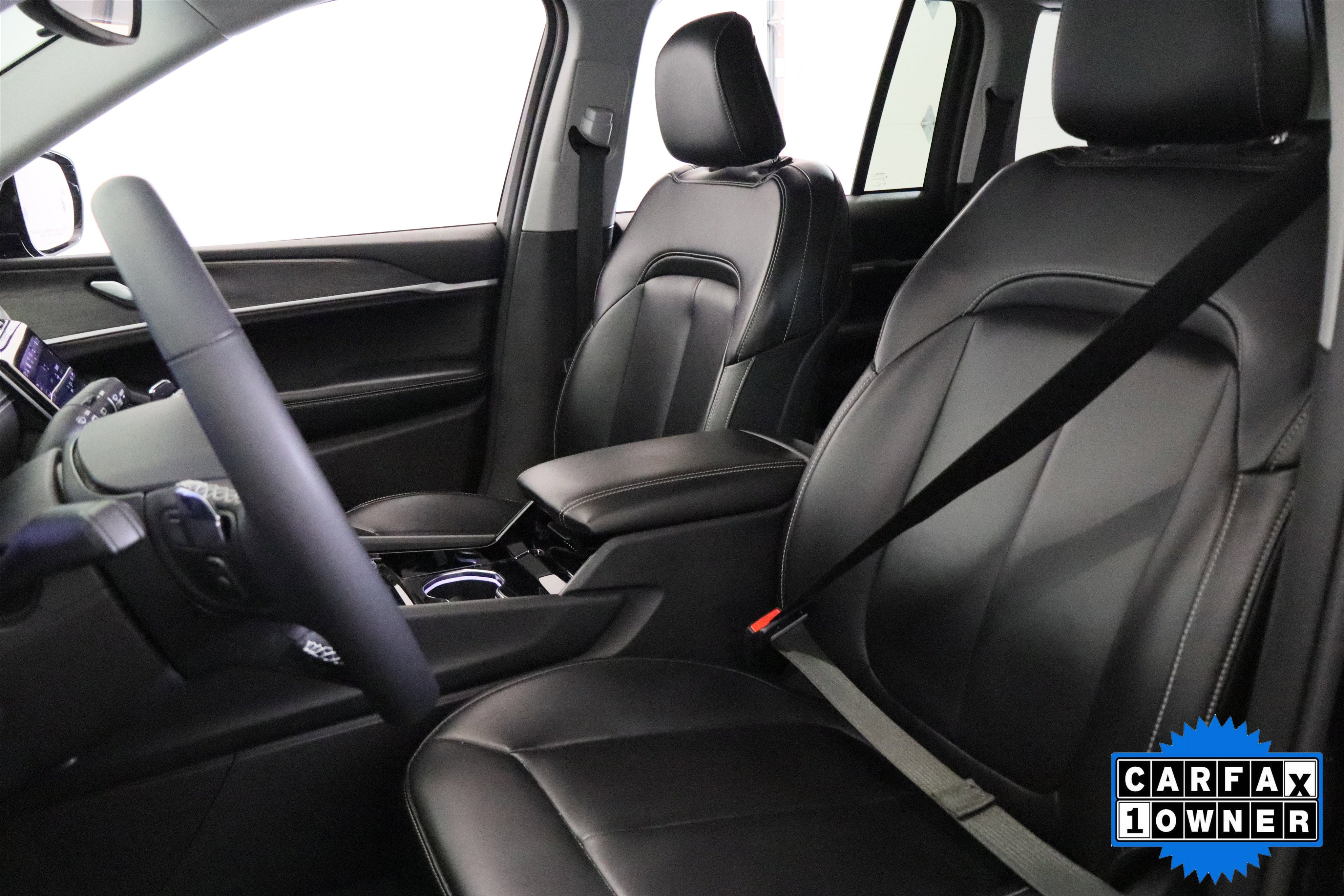 Used 2023 Jeep Grand Cherokee Limited w/ Black Appearance Package AWD/4WD image 22