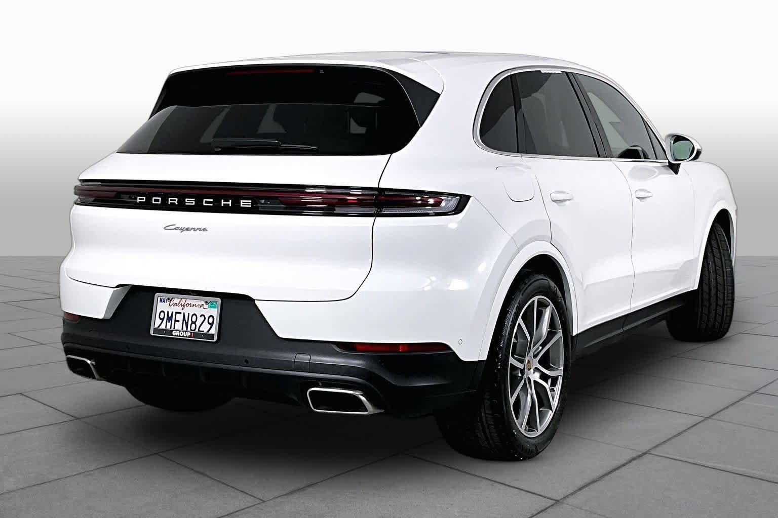 Used 2024 Porsche Cayenne AWD/4WD image 12