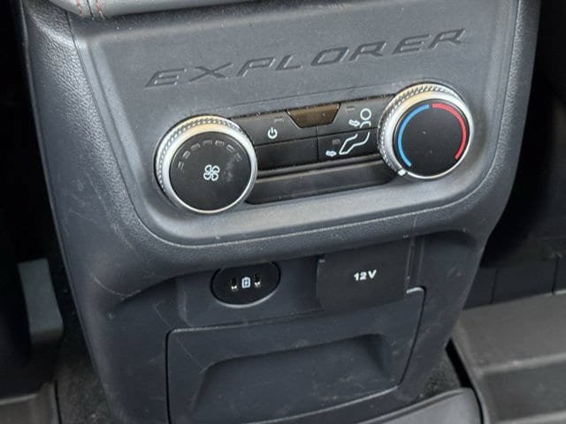 Used 2025 Ford Explorer Active w/ Active Comfort Package RWD image 32