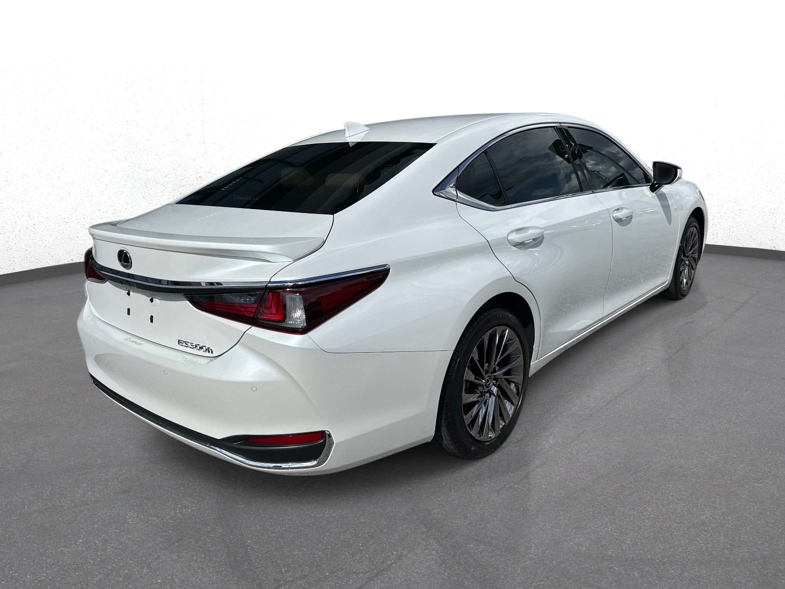 Certified 2025 Lexus ES 300h Ultra Luxury w/ Accessory Package (Z1) FWD image 3