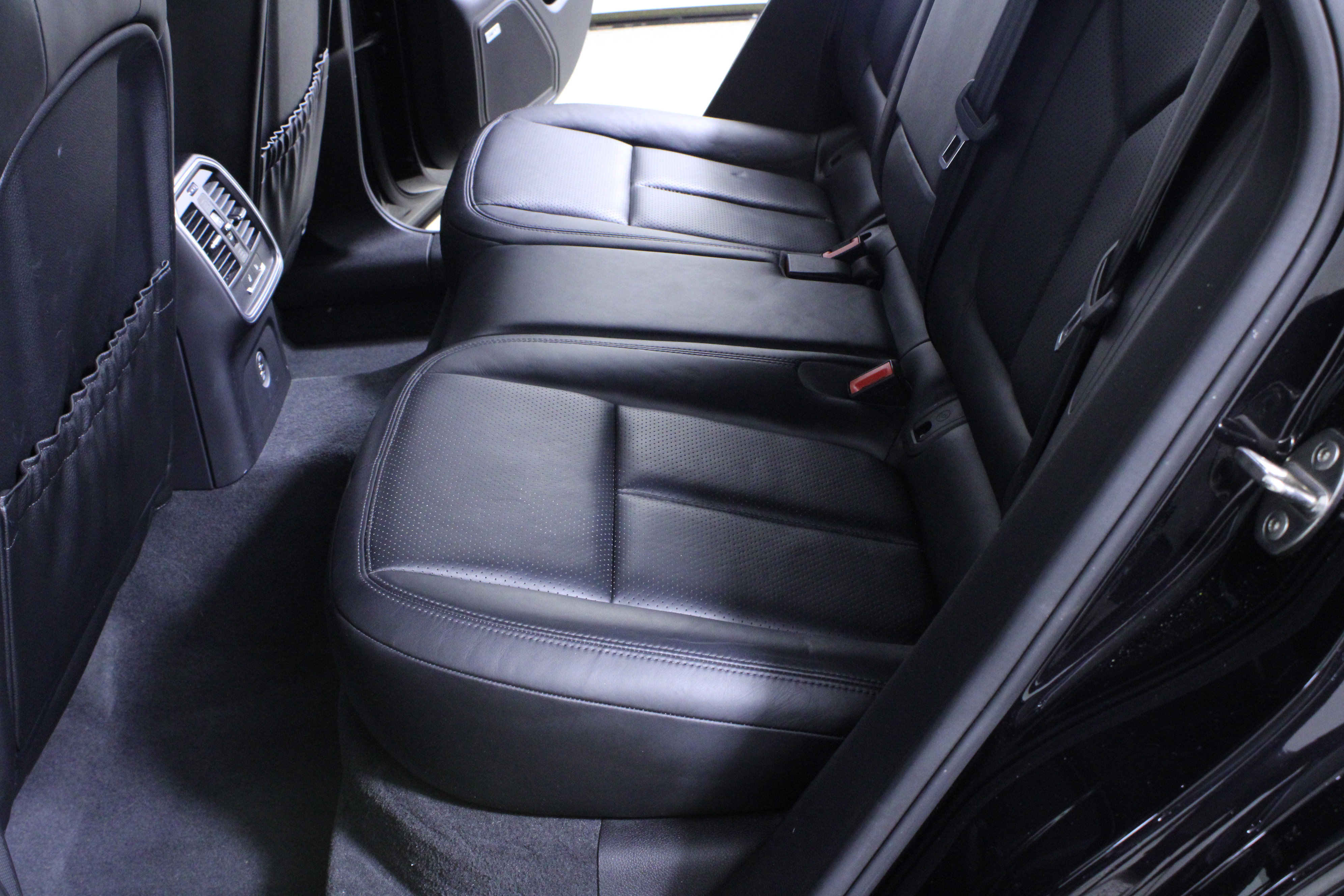 Used 2018 Porsche Macan image 12