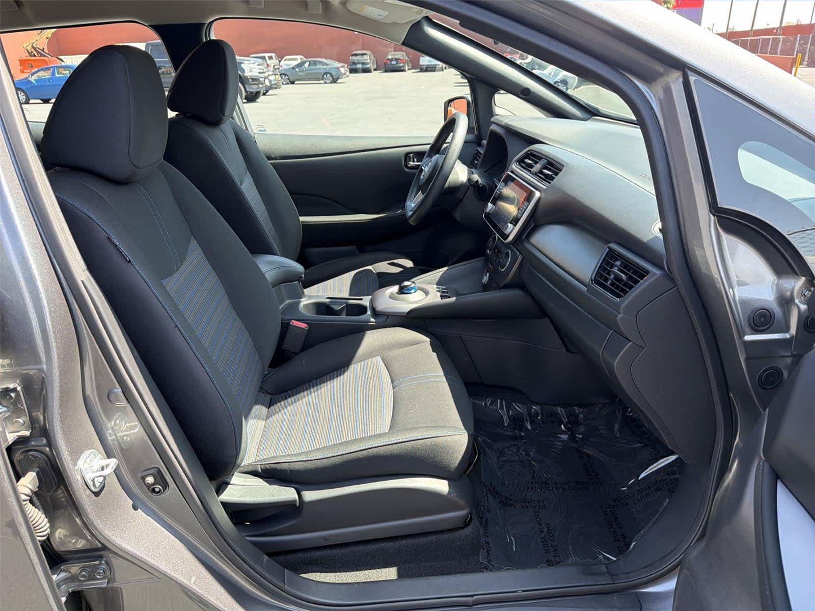 Used 2025 Nissan Leaf S FWD image 15