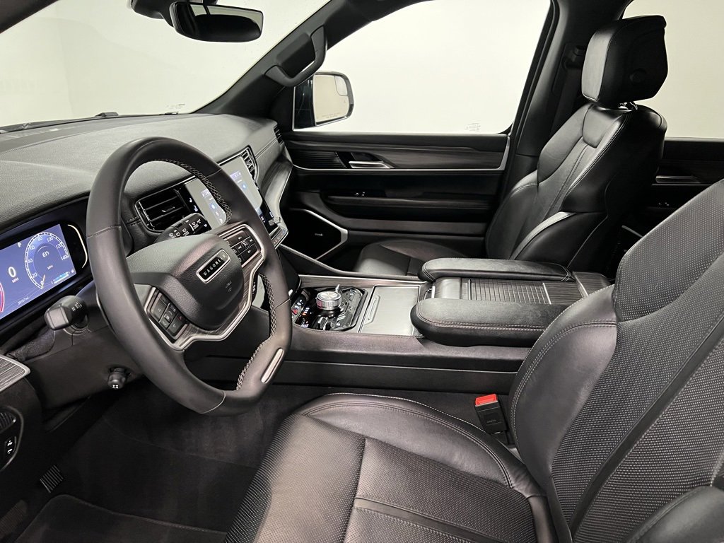 Used 2023 Jeep Wagoneer L Series III w/ Premium Group I image 25