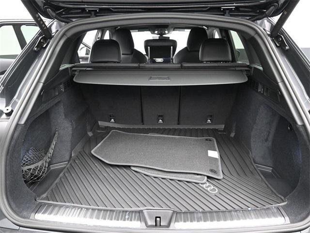 New 2025 Audi SQ5 Prestige image 12