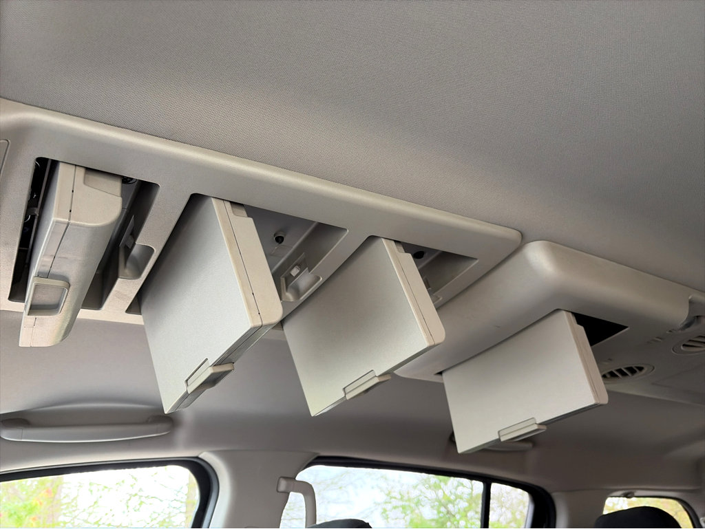 Used 2015 Nissan Armada SV image 31