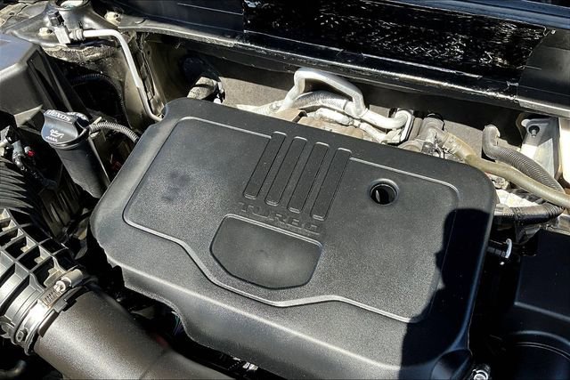 Used 2023 GMC Acadia SLE w/ Driver Convenience Package image 30