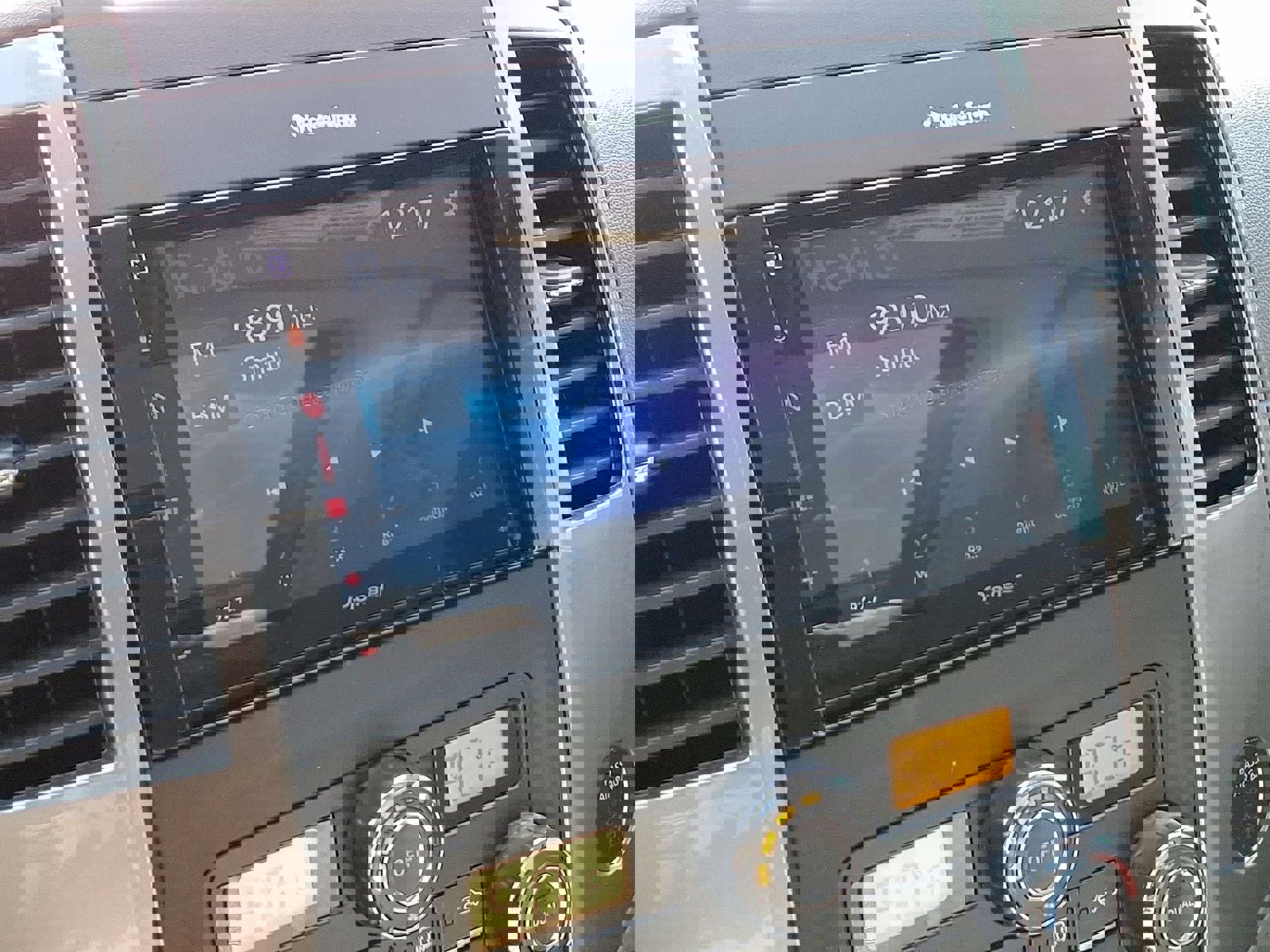 Used 2016 Nissan Frontier SL w/ Moonroof Package image 14