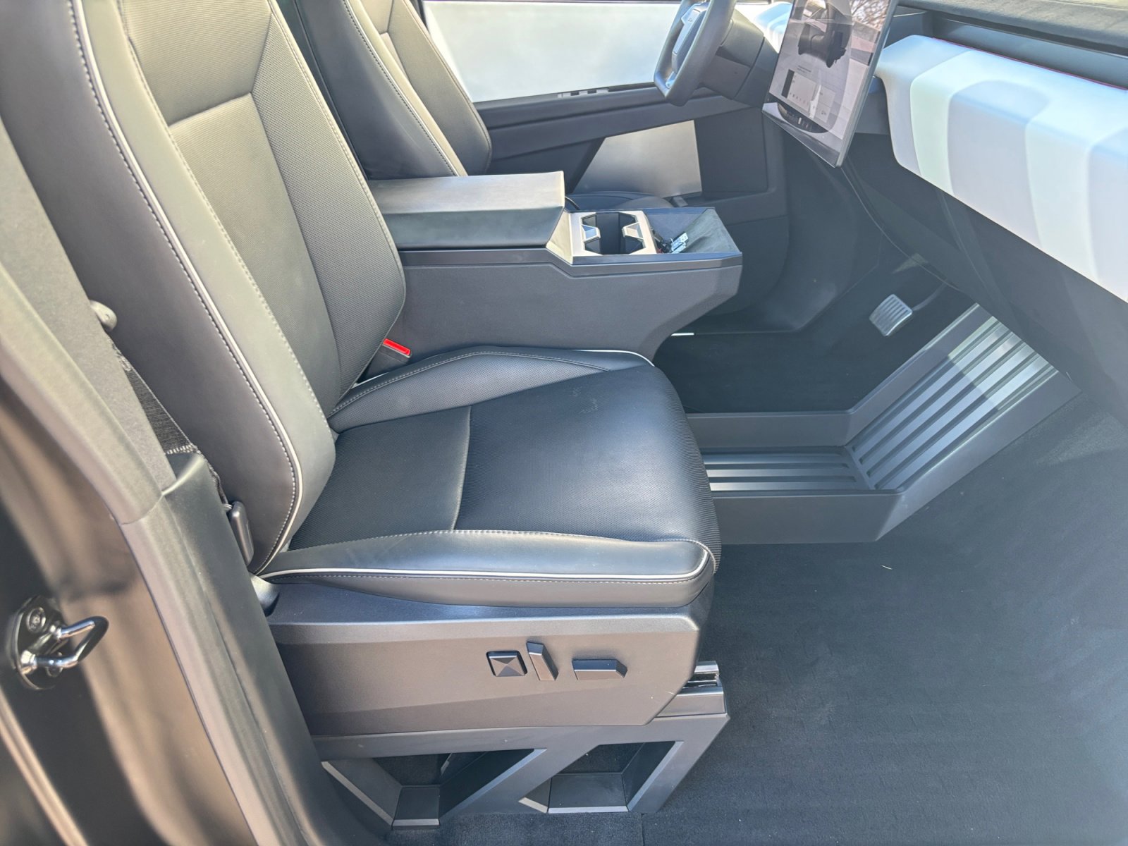 Used 2024 Tesla Cybertruck Cyberbeast image 19