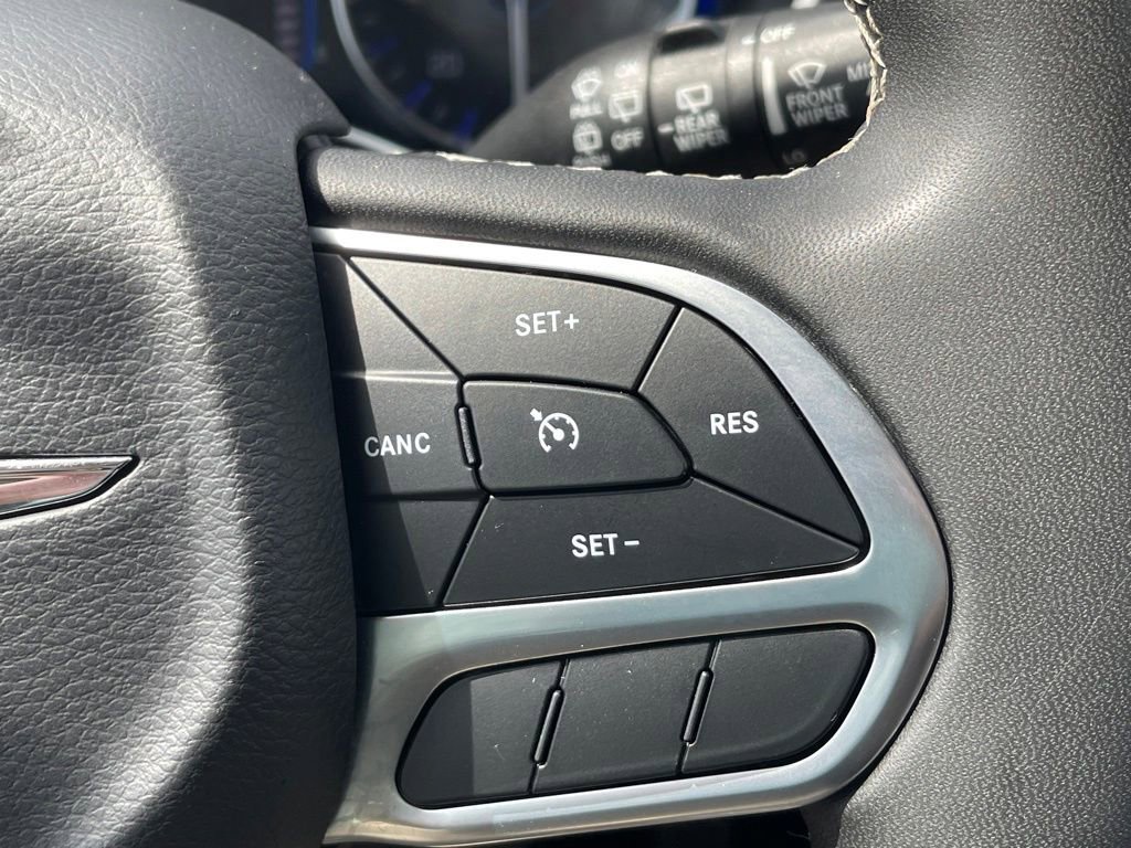 Used 2023 Chrysler Voyager LX image 7