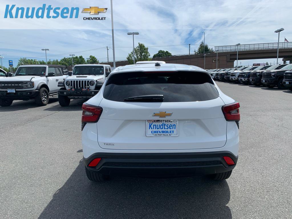 New 2026 Chevrolet Trax LS w/ Driver Confidence Package FWD image 6