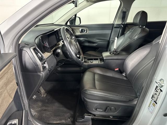 Used 2023 Kia Sorento S image 11