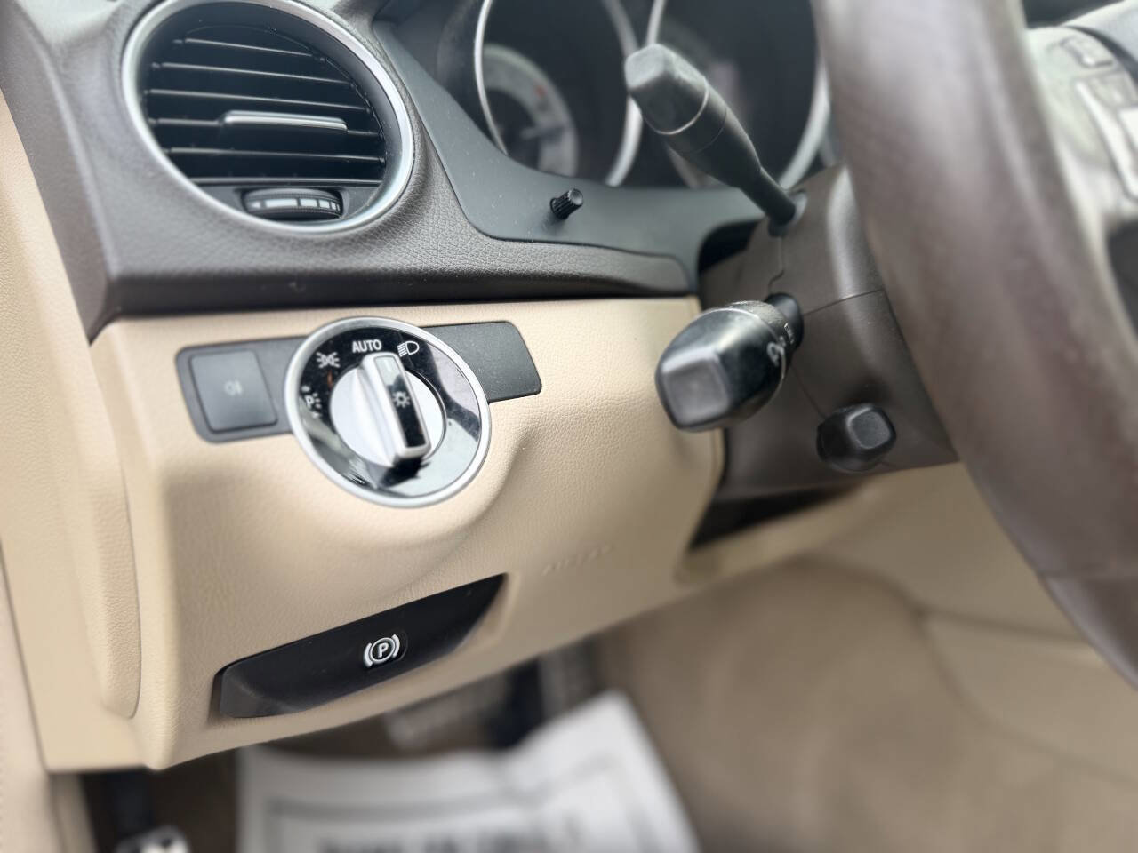 Used 2012 Mercedes-Benz C 300 4MATIC Sedan image 11