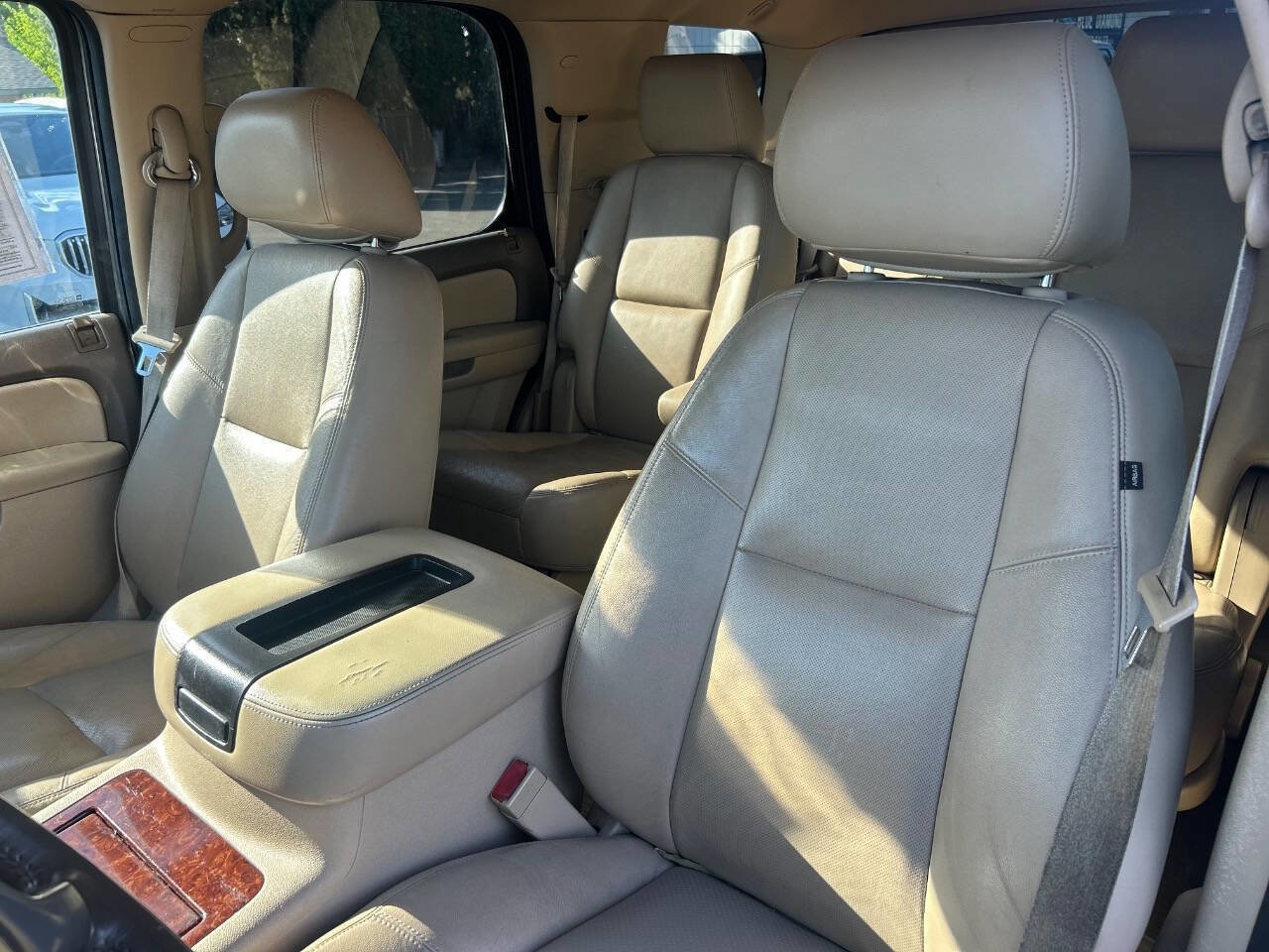 Used 2012 Chevrolet Tahoe LTZ image 18