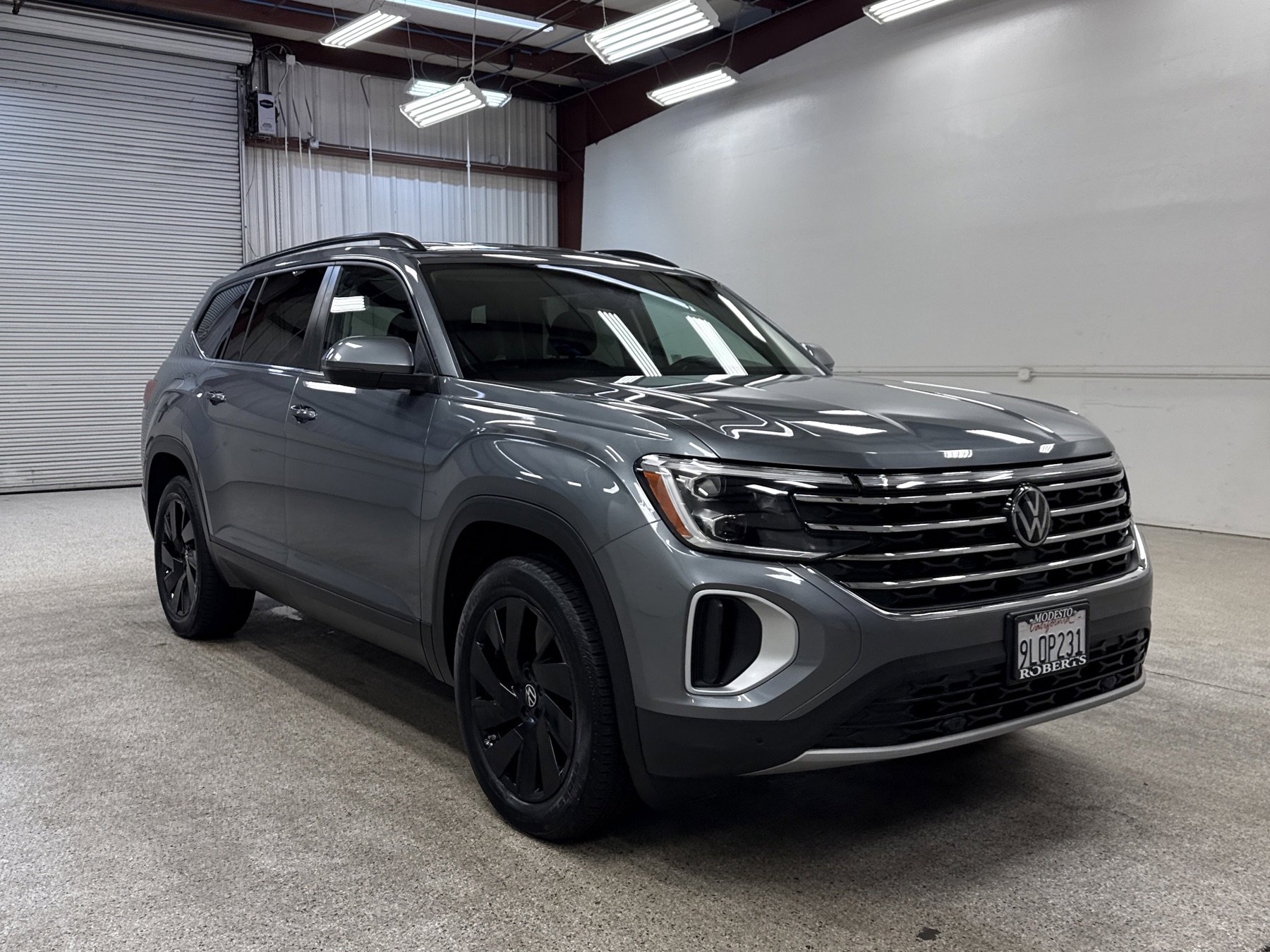 Used 2024 Volkswagen Atlas SE w/ Black Wheel Package image 25