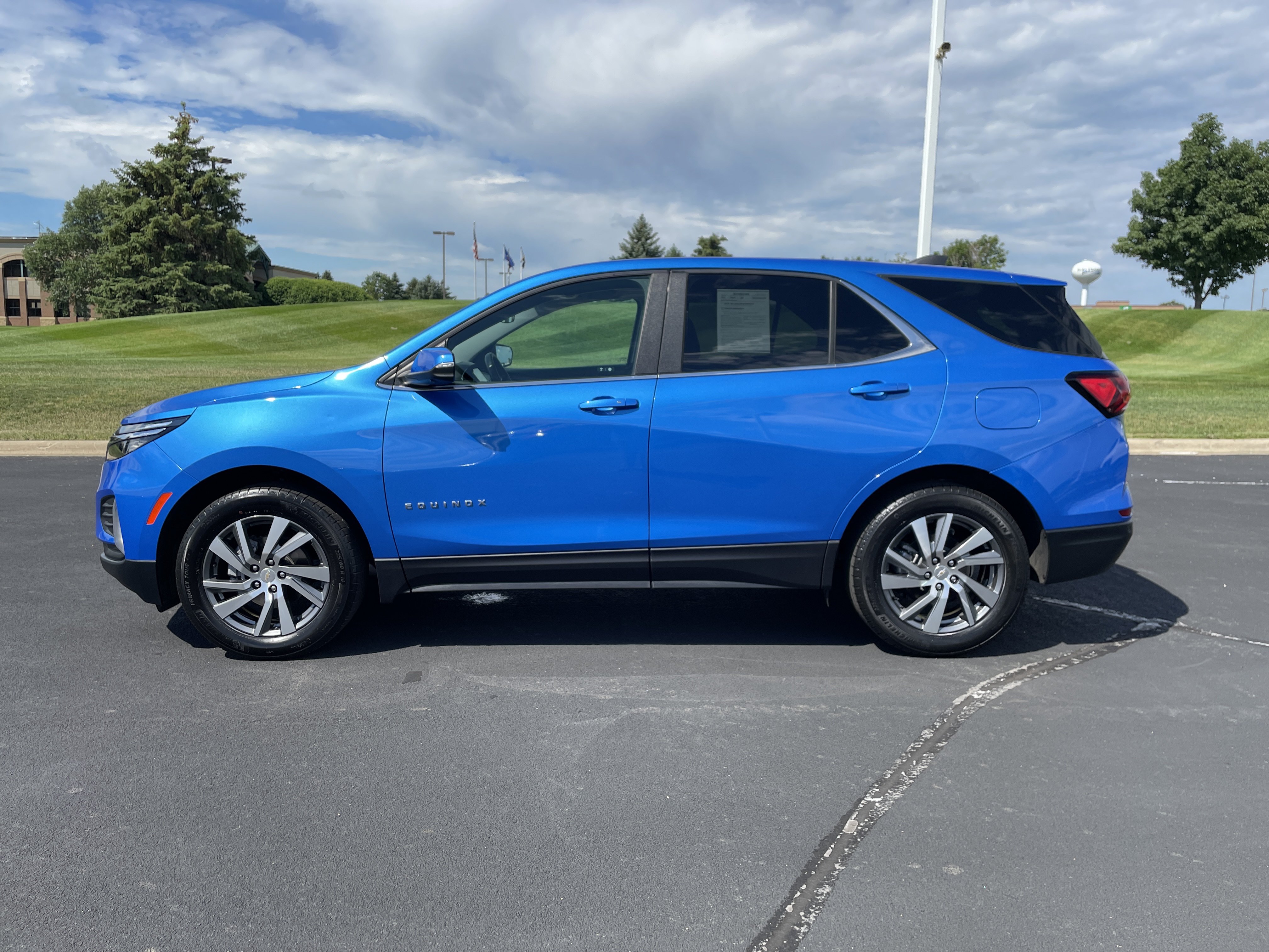 Used 2024 Chevrolet Equinox LT AWD/4WD image 2