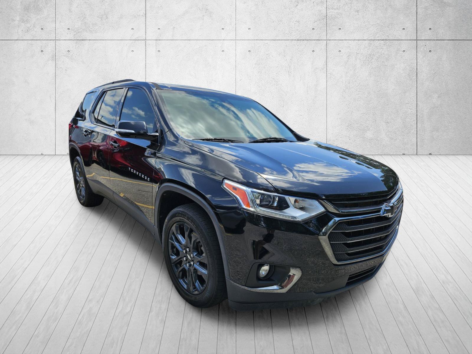 Used 2020 Chevrolet Traverse RS FWD image 2