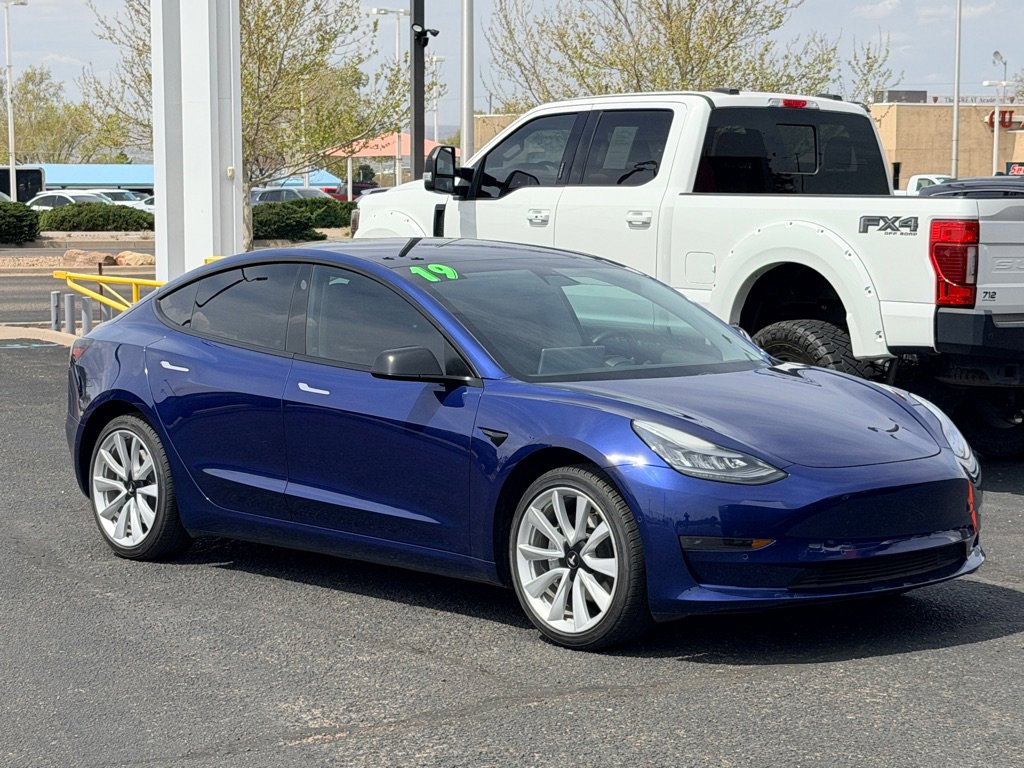 Used 2019 Tesla Model 3 Standard Range image 4